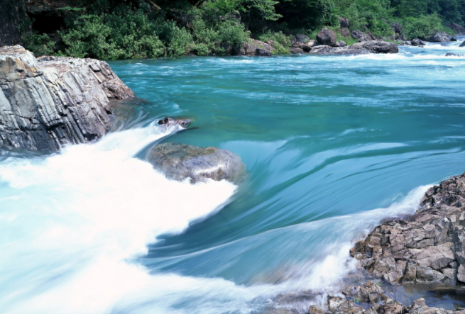 水質(zhì)監(jiān)測(cè)儀有效緩解水資源問(wèn)題（水質(zhì)監(jiān)測(cè)儀實(shí)時(shí)監(jiān)測(cè)溶解氧、pH值、濁度）